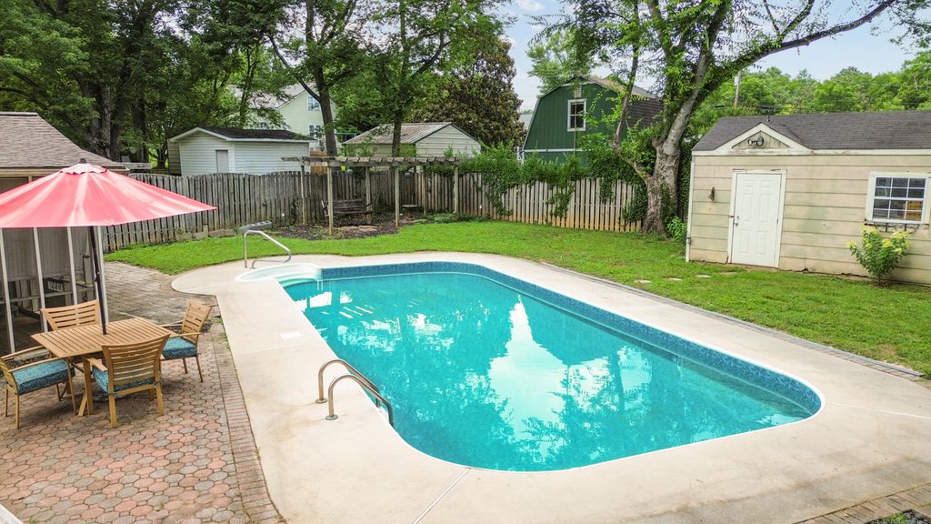 902 Sunset Avenue NW, Cleveland, TN 37311