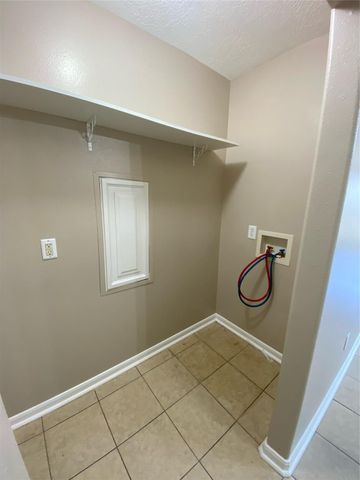 8825 E Buffalo Circle, Willis, TX 77378