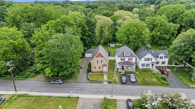 32 Dale St, Franklin, MA 02038