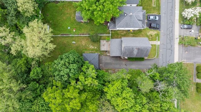 32 Dale St, Franklin, MA 02038