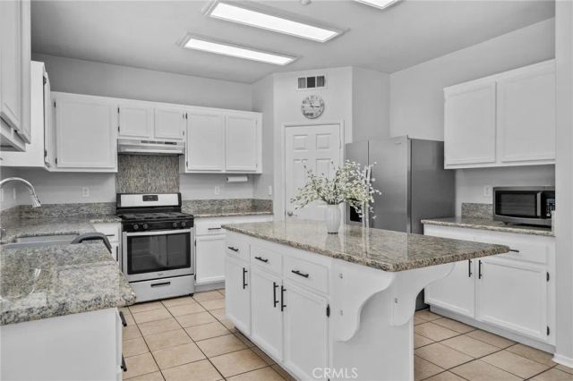 15446 Buchanan, Fontana, CA 92336