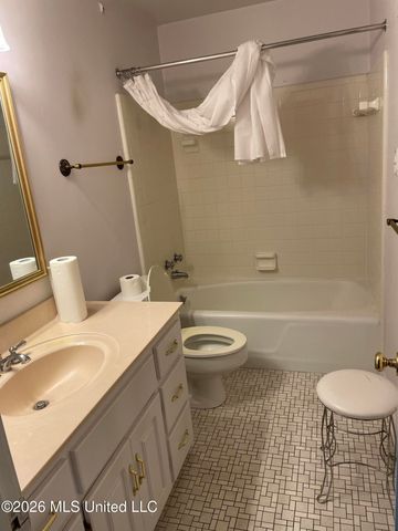 6405 W Shore Drive, Ocean Springs, MS 39564