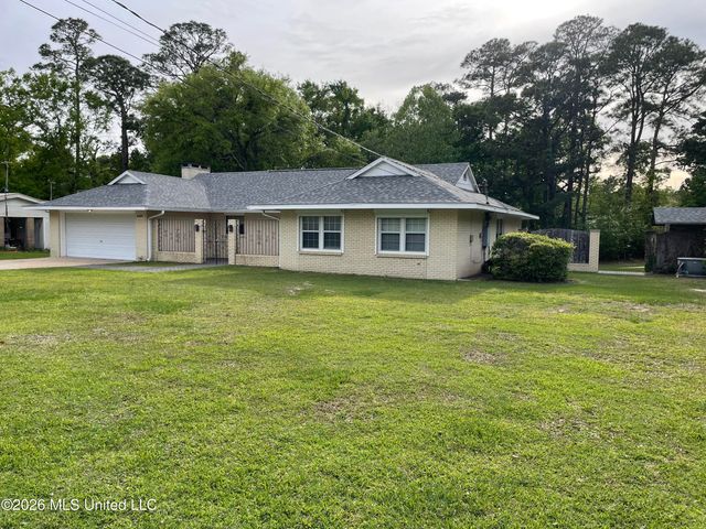 6405 W Shore Drive, Ocean Springs, MS 39564