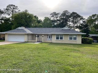 6405 W Shore Drive, Ocean Springs, MS 39564