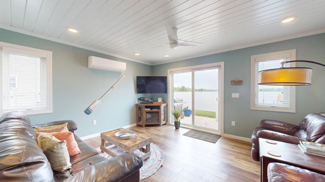 27096 Little Floyd Lake Road, Detroit Lakes, MN 56501