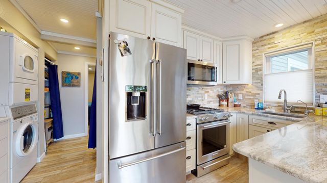 27096 Little Floyd Lake Road, Detroit Lakes, MN 56501