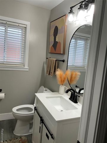 21650 Kipling Street, Oak Park, MI 48237