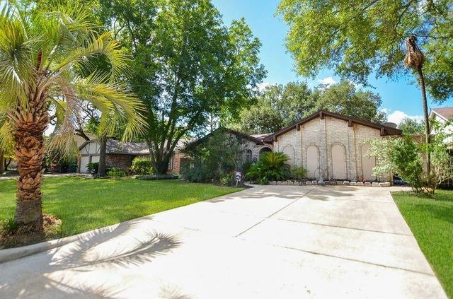 9719 Lawngate Drive, Houston, TX 77080