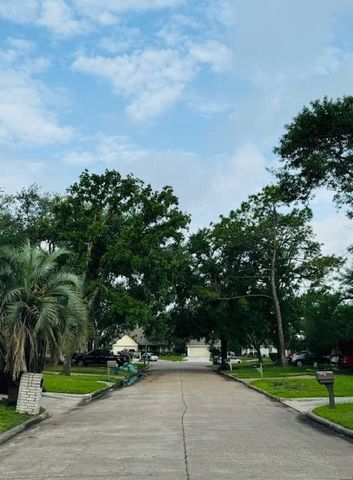 9719 Lawngate Drive, Houston, TX 77080