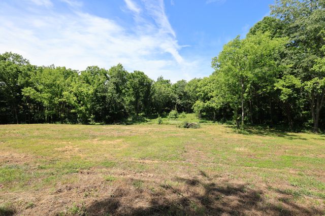 5 Poplar Ridge Ln, Chapmansboro, TN 37035