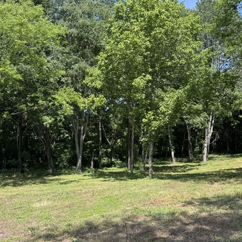 5 Poplar Ridge Ln, Chapmansboro, TN 37035