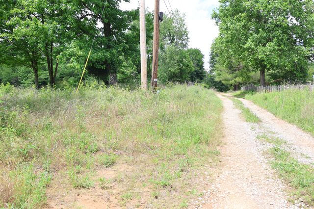 5 Poplar Ridge Ln, Chapmansboro, TN 37035
