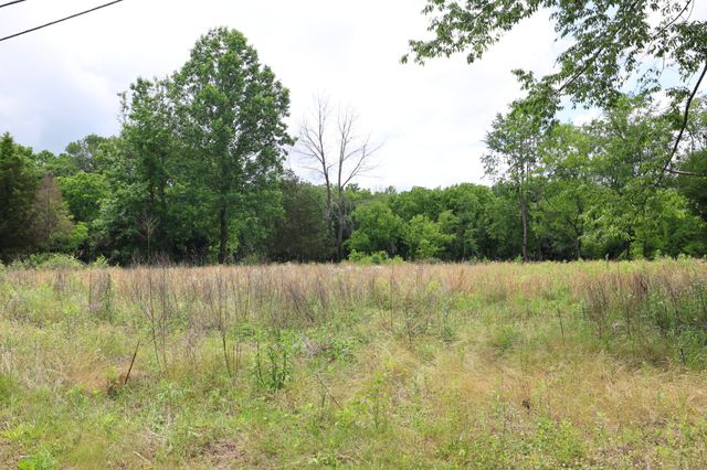 5 Poplar Ridge Ln, Chapmansboro, TN 37035