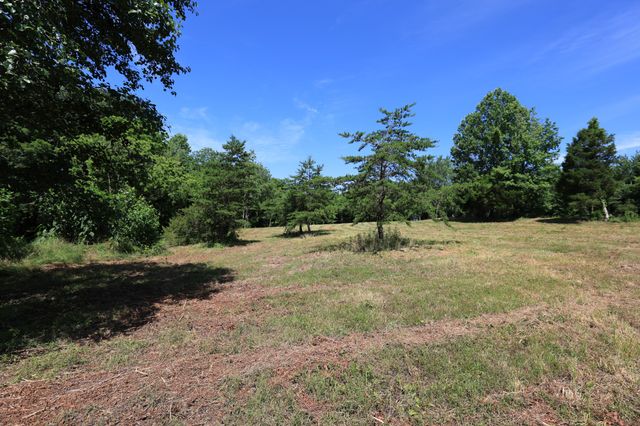 5 Poplar Ridge Ln, Chapmansboro, TN 37035