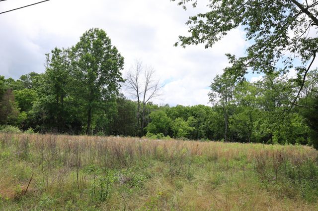 5 Poplar Ridge Ln, Chapmansboro, TN 37035