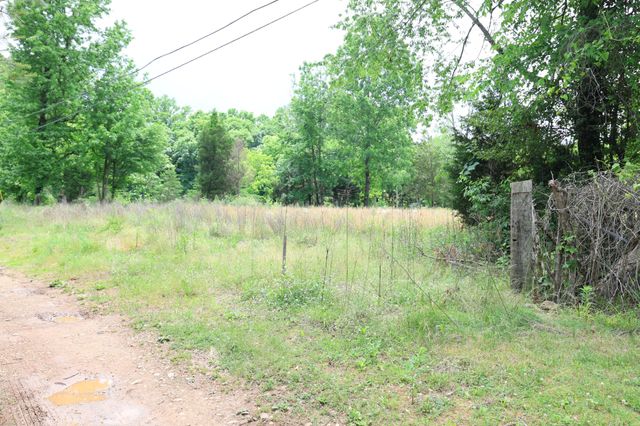 5 Poplar Ridge Ln, Chapmansboro, TN 37035