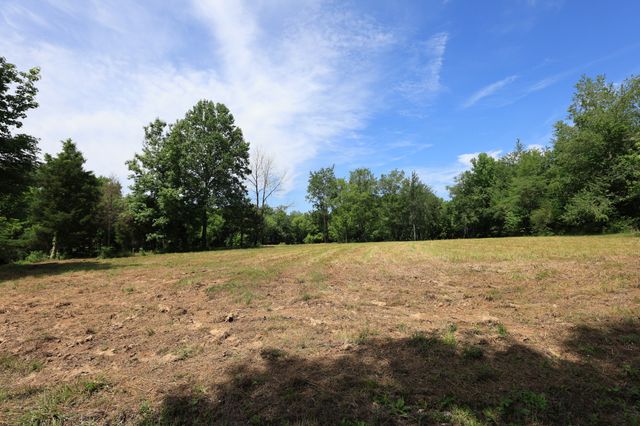 5 Poplar Ridge Ln, Chapmansboro, TN 37035