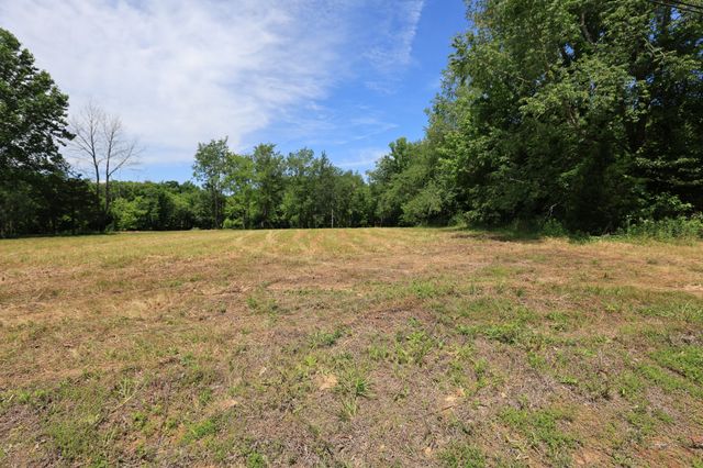 5 Poplar Ridge Ln, Chapmansboro, TN 37035