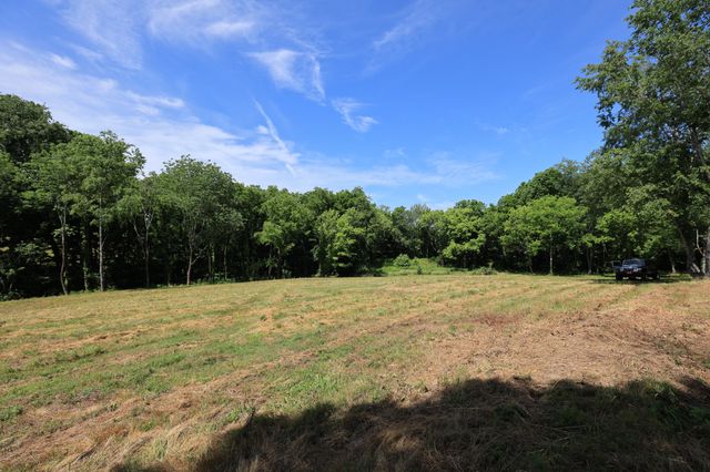 5 Poplar Ridge Ln, Chapmansboro, TN 37035