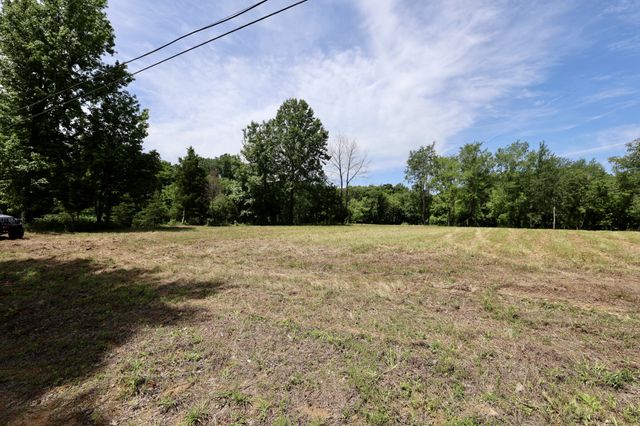5 Poplar Ridge Ln, Chapmansboro, TN 37035