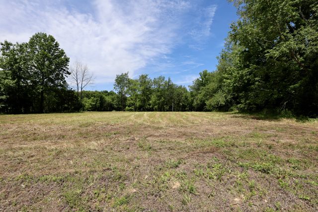 5 Poplar Ridge Ln, Chapmansboro, TN 37035