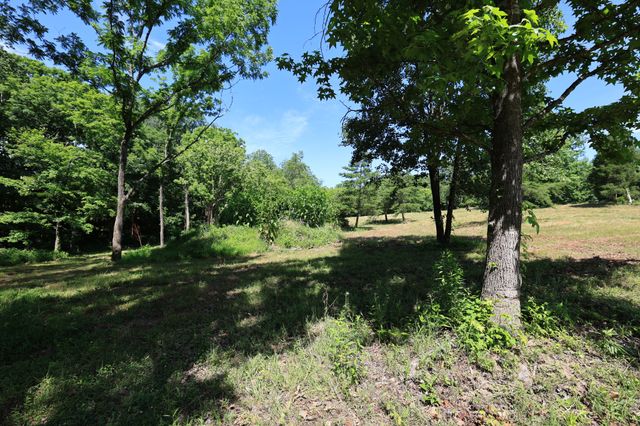 5 Poplar Ridge Ln, Chapmansboro, TN 37035