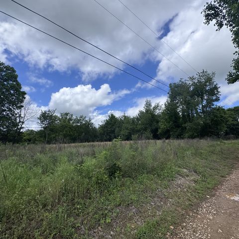 5 Poplar Ridge Ln, Chapmansboro, TN 37035