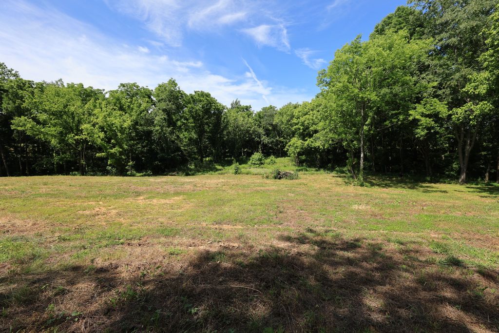 5 Poplar Ridge Ln, Chapmansboro, TN 37035