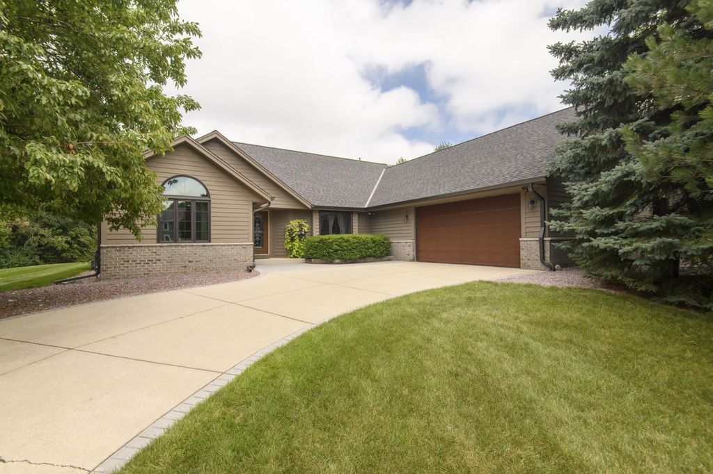 S22W36236 Countryside LANE, Dousman, WI 53118