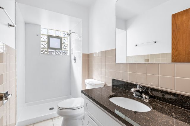 6617 N Northwest Highway 3, Chicago, IL 60631