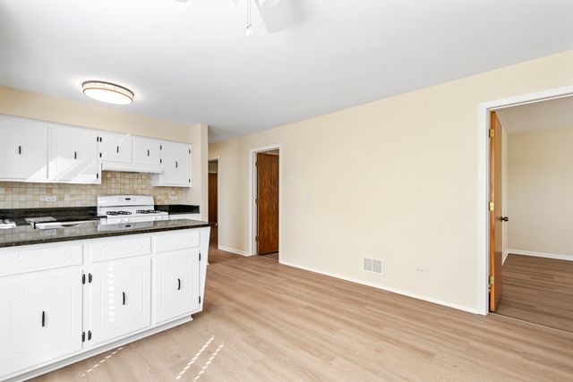 6617 N Northwest Highway 3, Chicago, IL 60631