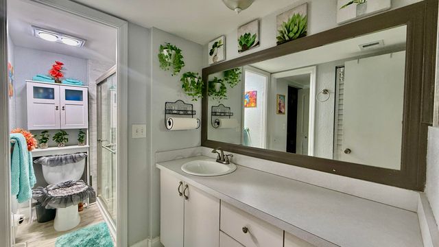 9480 Poinciana Place 201, Davie, FL 33324