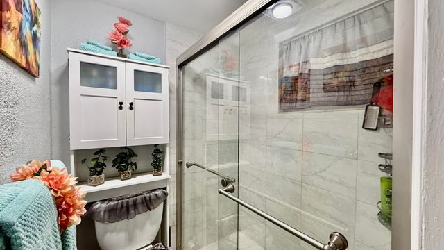 9480 Poinciana Place 201, Davie, FL 33324