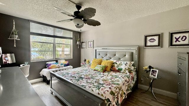 9480 Poinciana Place 201, Davie, FL 33324