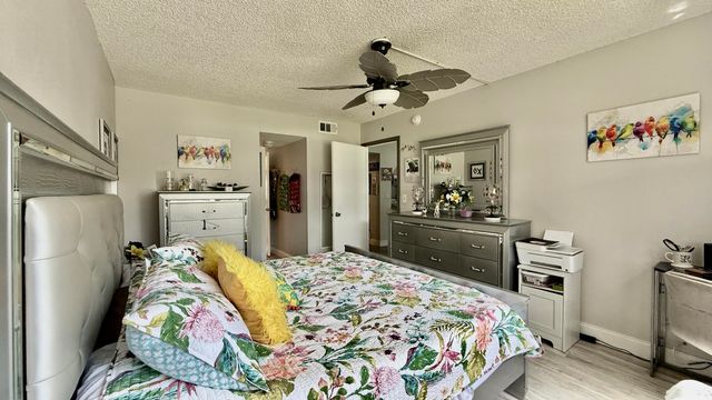 9480 Poinciana Place 201, Davie, FL 33324