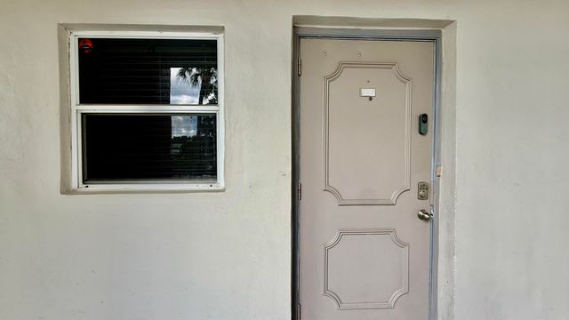 9480 Poinciana Place 201, Davie, FL 33324