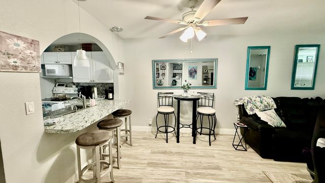 9480 Poinciana Place 201, Davie, FL 33324