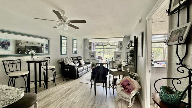 9480 Poinciana Place 201, Davie, FL 33324