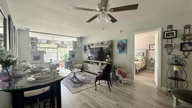 9480 Poinciana Place 201, Davie, FL 33324