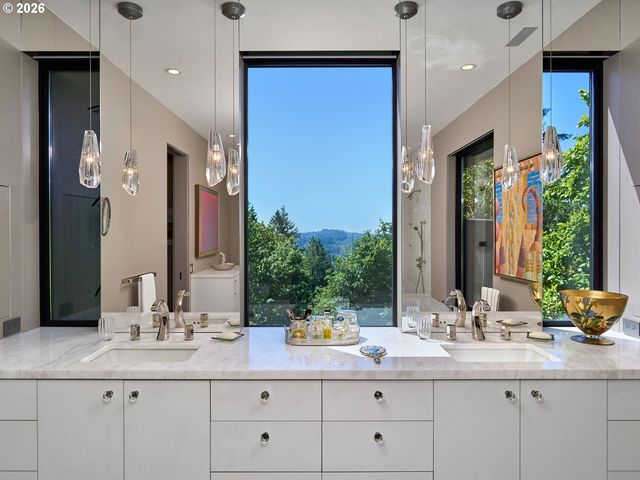 4310 Sw WARRENS Way, Portland, OR 97221