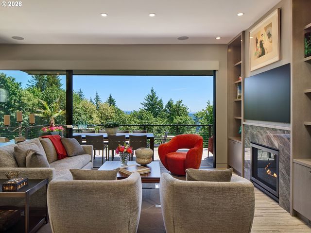 4310 Sw WARRENS Way, Portland, OR 97221