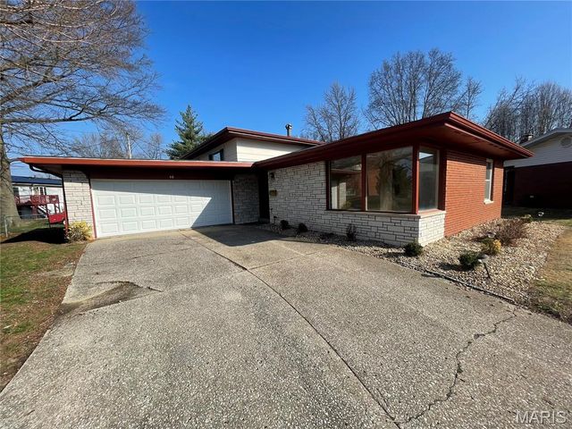 40 Rugby Drive, Belleville, IL 62226