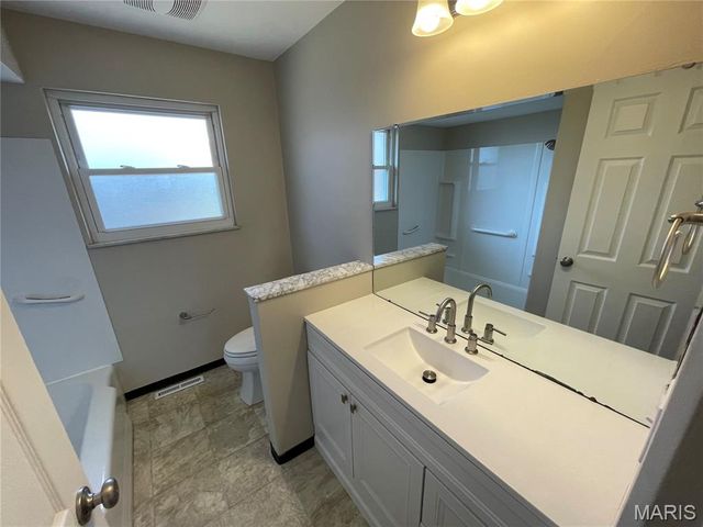 40 Rugby Drive, Belleville, IL 62226