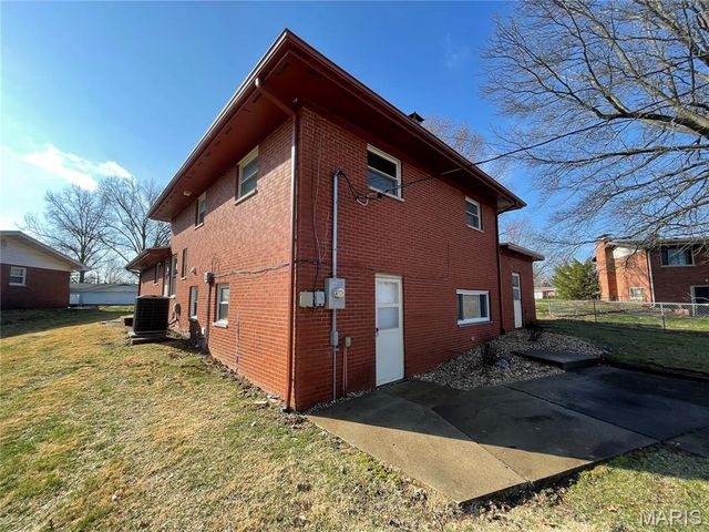 40 Rugby Drive, Belleville, IL 62226