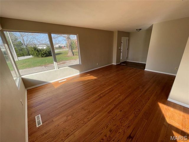 40 Rugby Drive, Belleville, IL 62226
