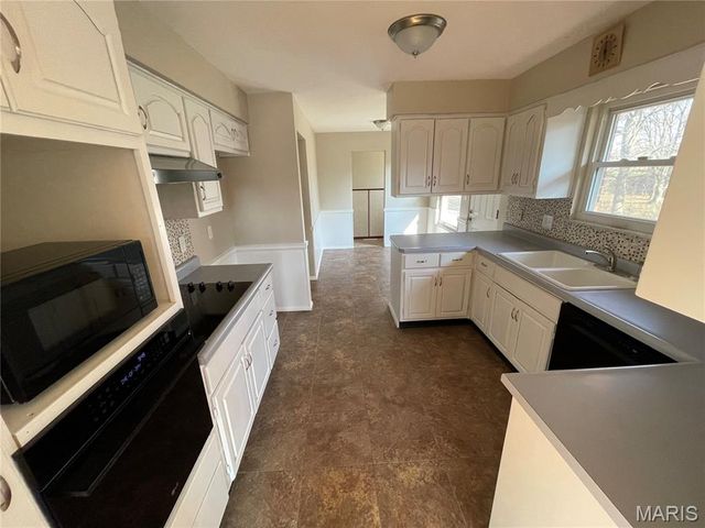 40 Rugby Drive, Belleville, IL 62226