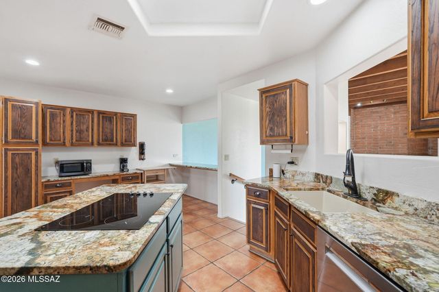 770 N Lazy J Way, Tucson, AZ 85748