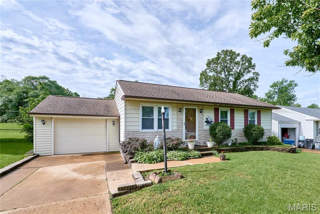 10808 Three Court Drive, St Louis, MO 63123