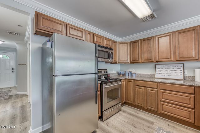 2008 Millennium Place Apt 209, Johnson City, TN 37604