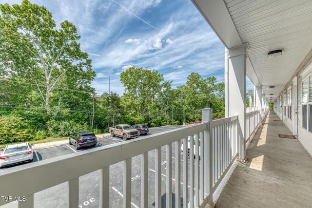 2008 Millennium Place Apt 209, Johnson City, TN 37604
